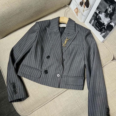 생로랑 RIVE GAUCHE 스트라이프 플란넬 소재의 크롭 재킷 (매장가 410만원)