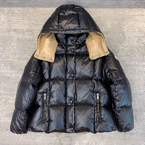 몽클레어 블랙 쇼트 다운 재킷 (매장가 270만원) (3color)