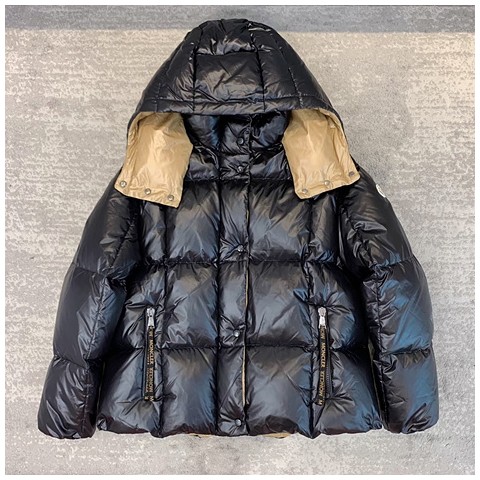 몽클레어 블랙 쇼트 다운 재킷 (매장가 270만원) (3color)